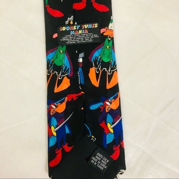 Authentic vintage Looney Tunes multiple Daffy Duck silk tie 57” long - Picture 5 of 5